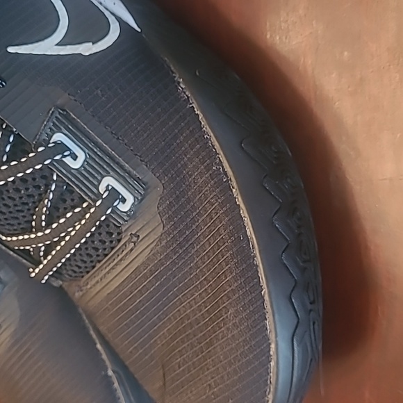 Nike Kyrie Flytrap 4.  Size 10 Men's. - Picture 8 of 13